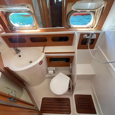 Úszó hotel Bali House Boat SantʼAntìoco
