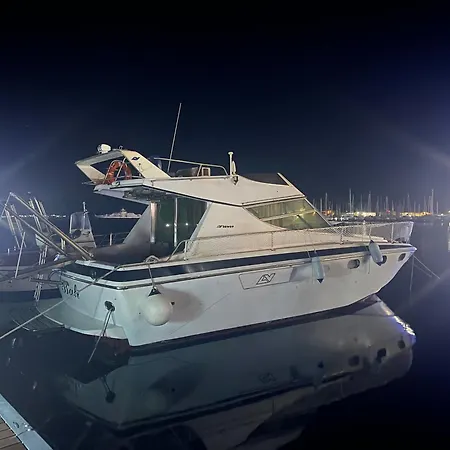 Botel Bali House Boat *