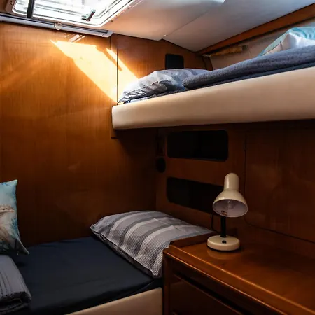 Bali House Boat Úszó hotel SantʼAntìoco