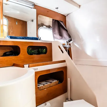 Úszó hotel Bali House Boat