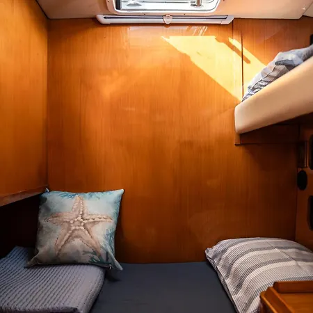 Bali House Boat Úszó hotel SantʼAntìoco