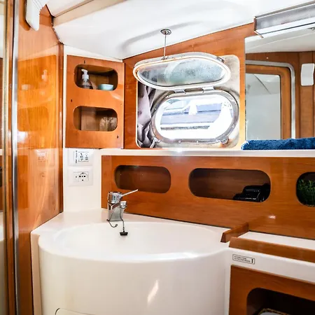 Úszó hotel Bali House Boat
