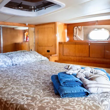 Bali House Boat Botel Sant'Antioco
