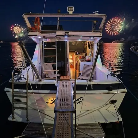 Bali House Boat