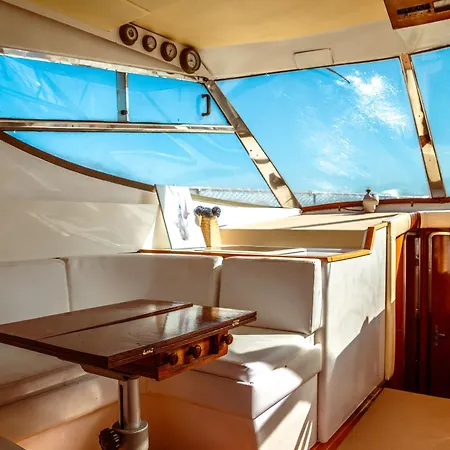 Úszó hotel Bali House Boat