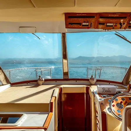Bali House Boat